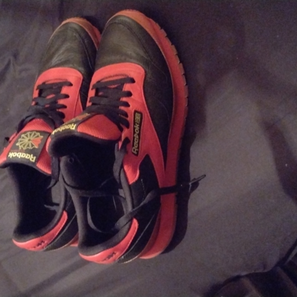 Black and Red Reebok classic Men's size 10 1/2 Size